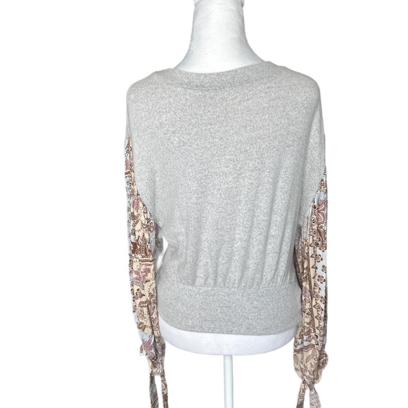 Women's knit soft grey top - Picture 2 of 4